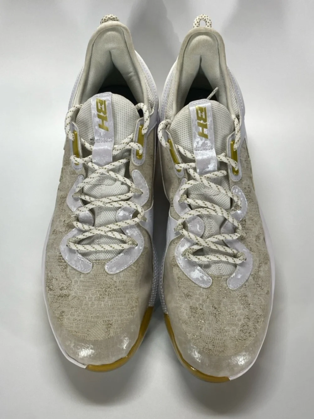 Under Armour Harper Cleats Mens 12.5 White Gold Metal Baseball Shoes NWOB